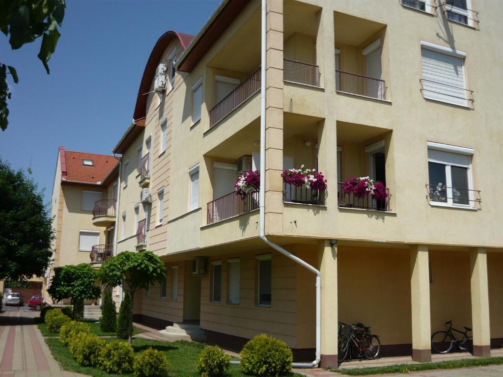 Lux Apartmanok Hajduszoboszlo Room photo